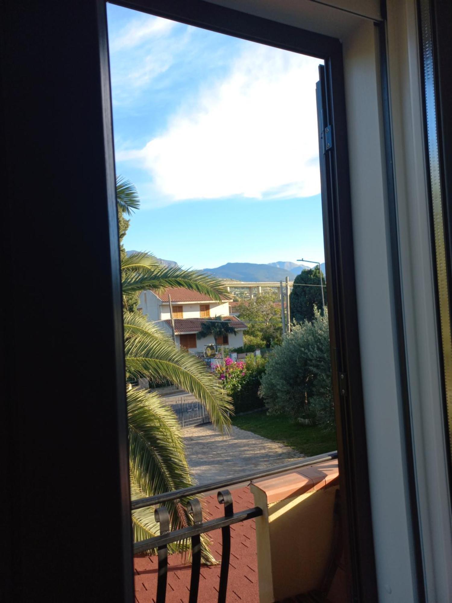 Sunrise Bed & Breakfast Lascari Exterior photo