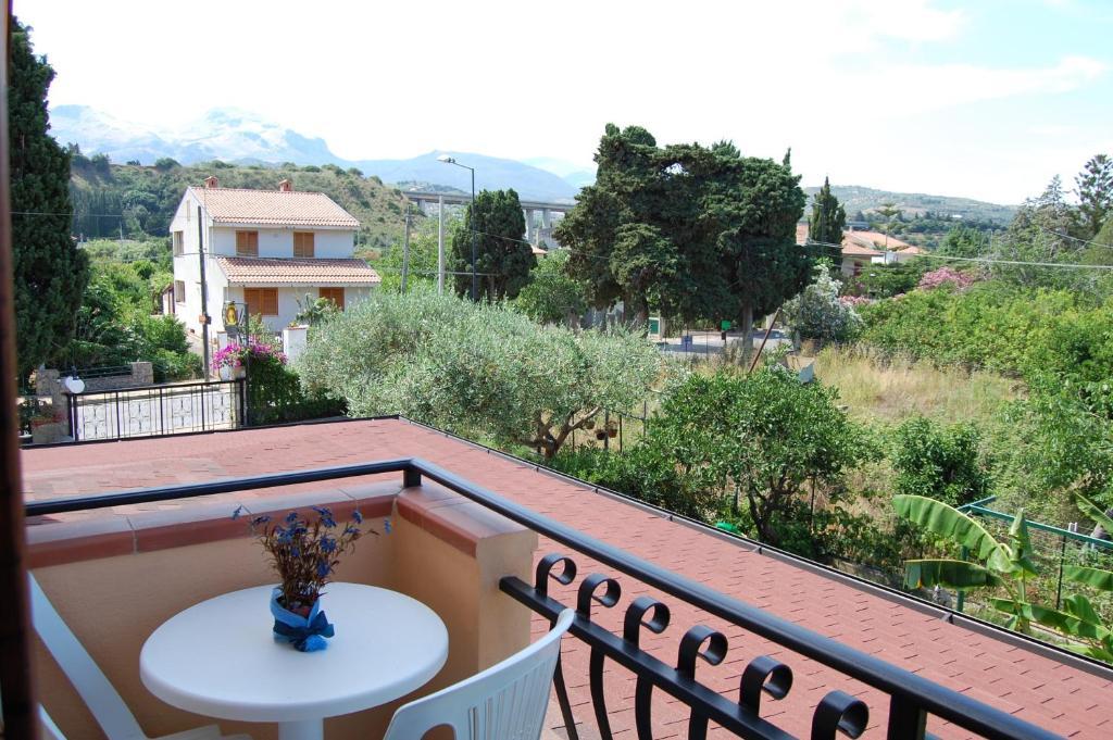 Sunrise Bed & Breakfast Lascari Exterior photo